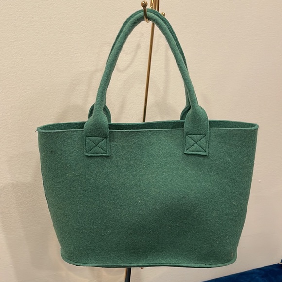 Campaign for wool green tote - Picture 3 of 4